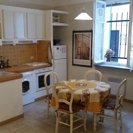 Vieille Antibes- Marche' Provencal Appartement *