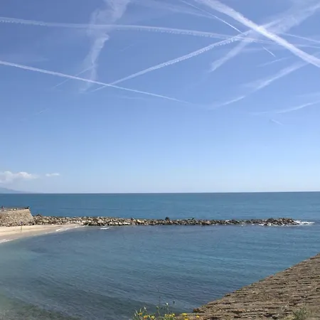 Vieille Antibes- Marche' Provencal
