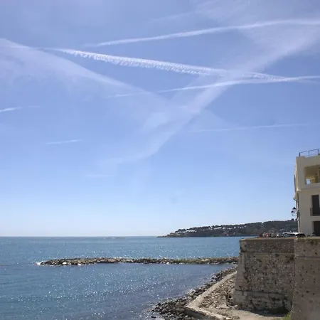 Vieille Antibes- Marche' Provencal