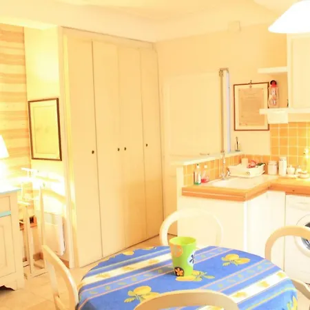 Appartement Vieille Antibes- Marche' Provencal Antibes