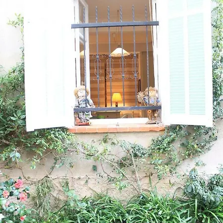 Vieille Antibes- Marche' Provencal